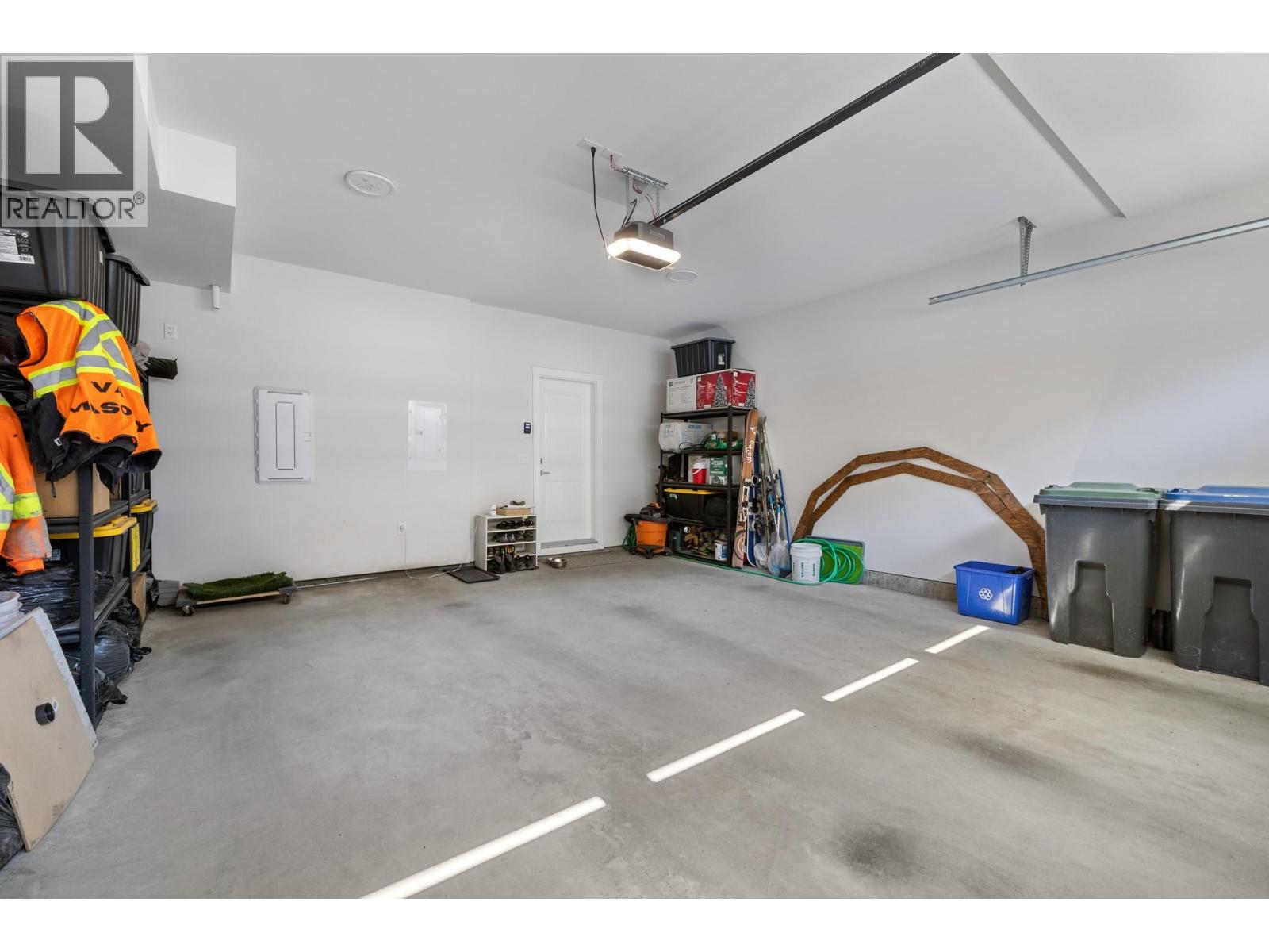 Picture for Unit #12, 115 Wyndham  Crescent https://www.cirrealty.ca/reb/bc/2/10366852_39.jpg