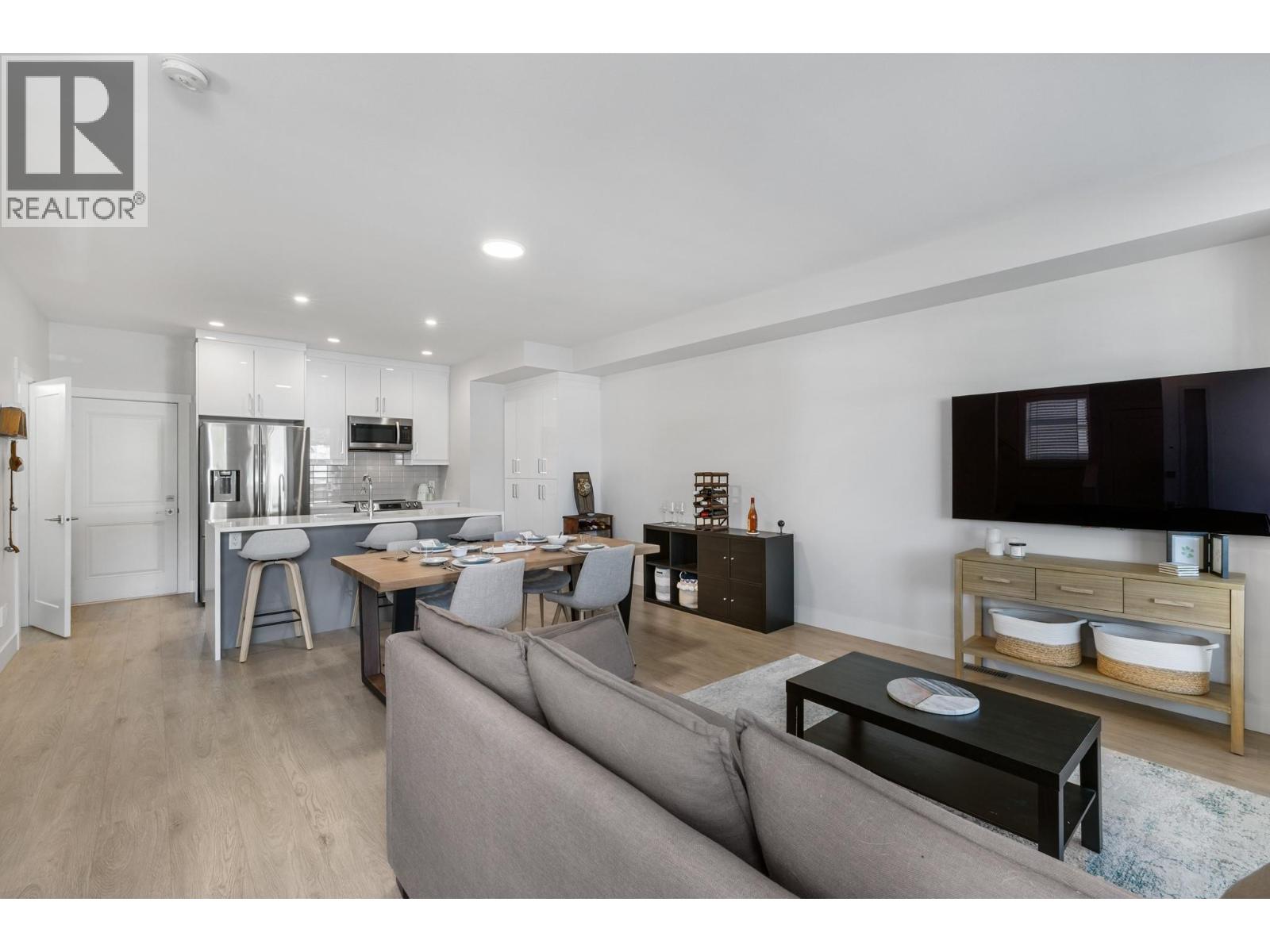 Picture for Unit #12, 115 Wyndham  Crescent https://www.cirrealty.ca/reb/bc/2/10366852_7.jpg