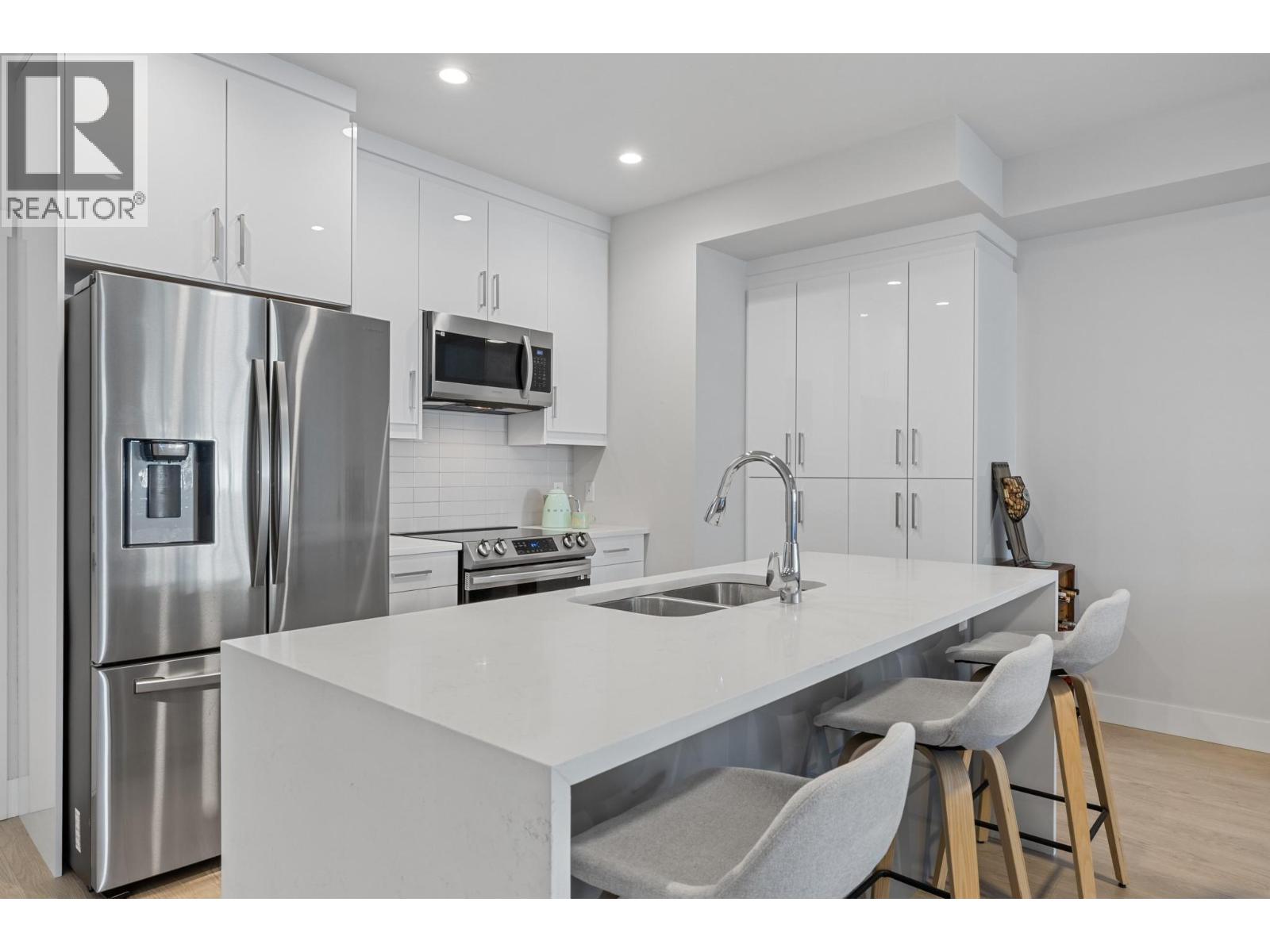 Picture for Unit #12, 115 Wyndham  Crescent https://www.cirrealty.ca/reb/bc/2/10366852_8.jpg