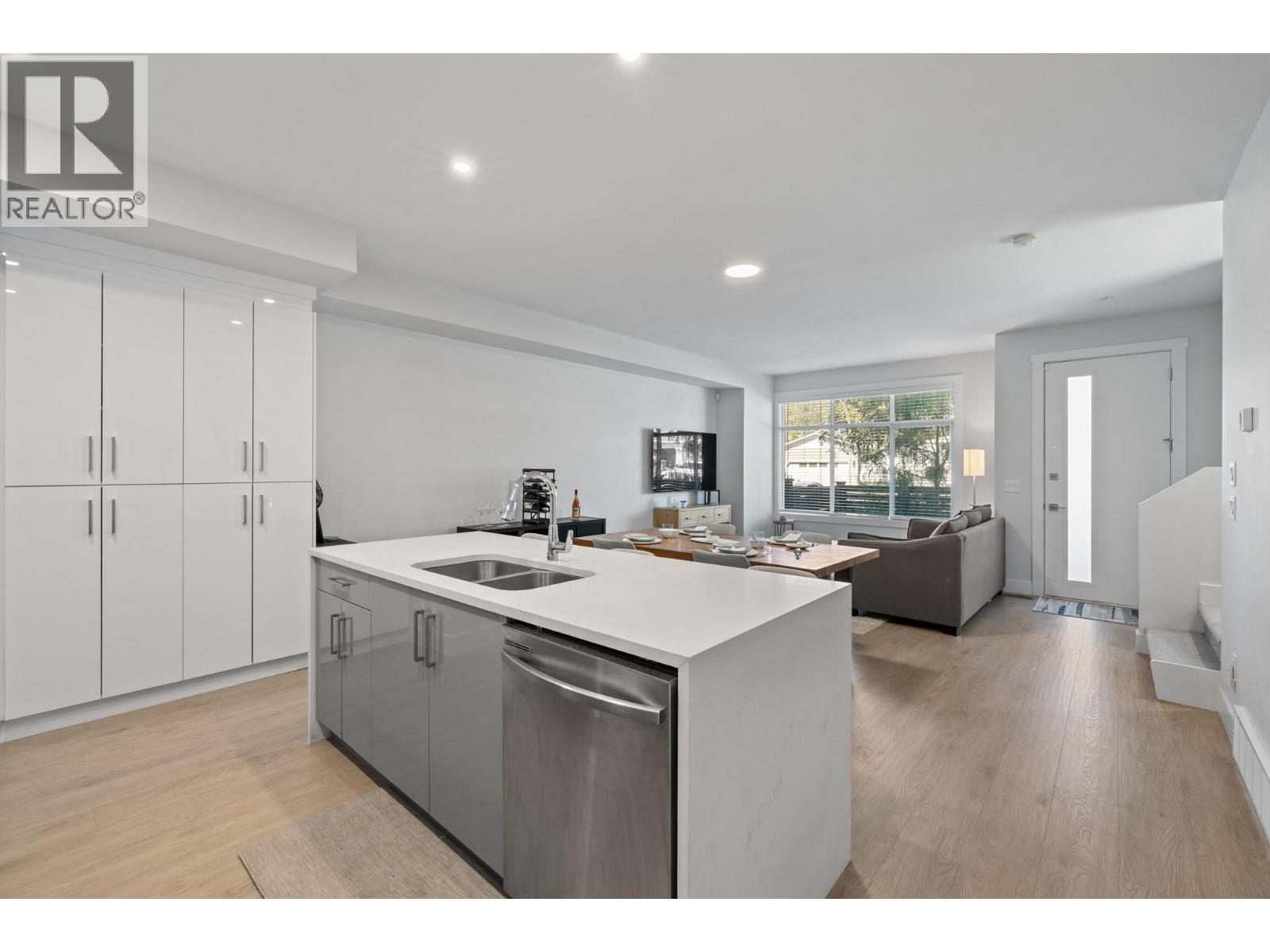 Picture for Unit #12, 115 Wyndham  Crescent https://www.cirrealty.ca/reb/bc/2/10366852_9.jpg