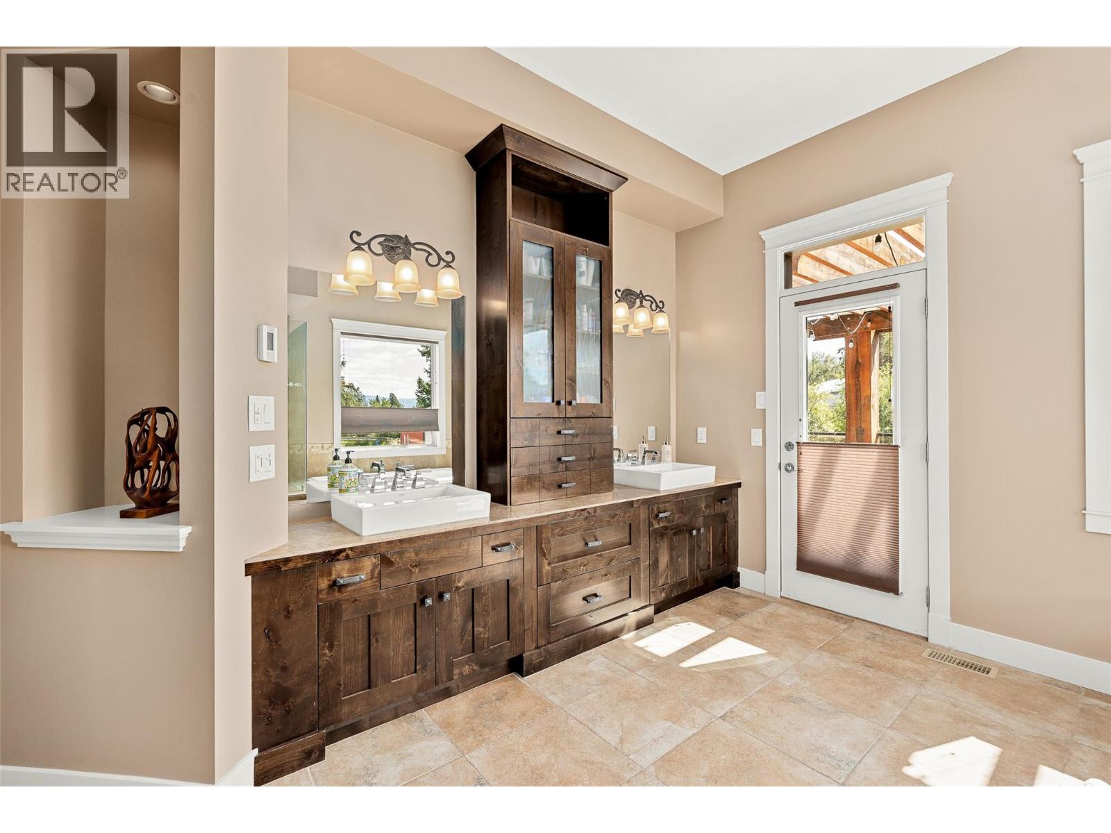 Picture for 4284 Jaud  Road https://www.cirrealty.ca/reb/bc/2/10366872_60.jpg