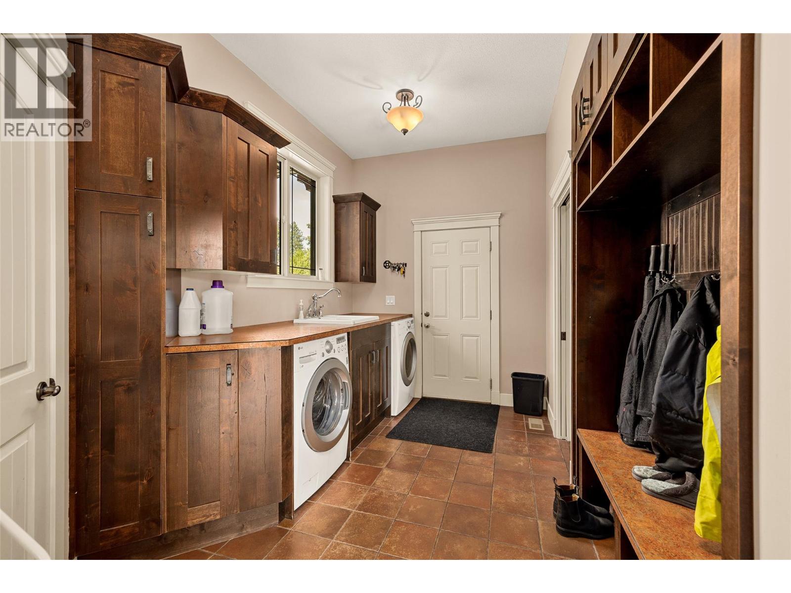 Picture for 4284 Jaud  Road https://www.cirrealty.ca/reb/bc/2/10366872_64.jpg