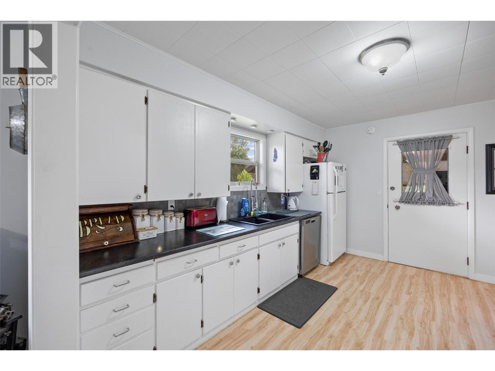 Picture for 4284 Jaud  Road https://www.cirrealty.ca/reb/bc/2/10366872_83.jpg