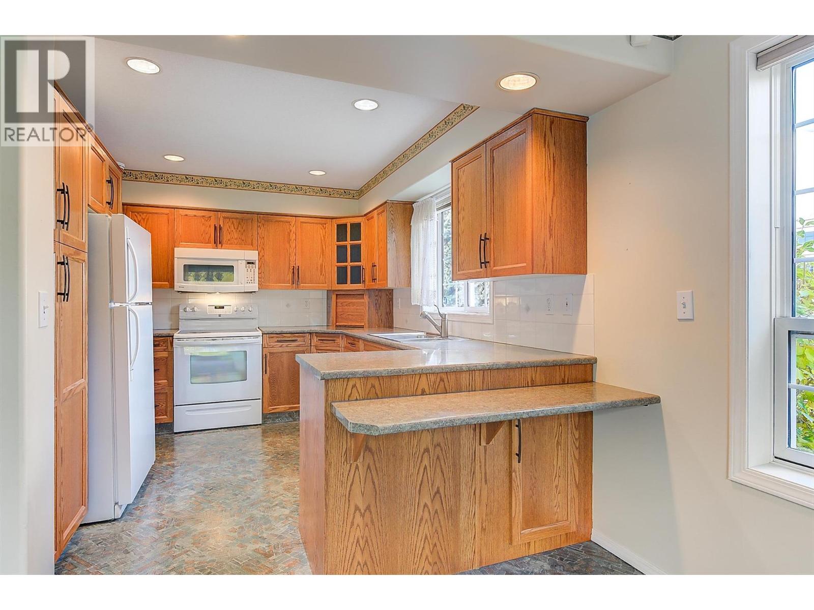 Picture for 4003 Logie  Court https://www.cirrealty.ca/reb/bc/2/10366922_28.jpg