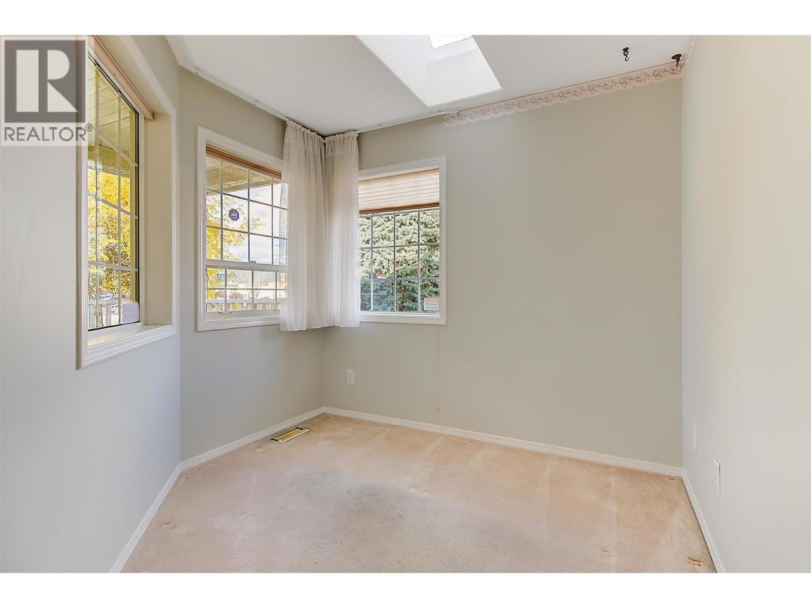 Picture for 4003 Logie  Court https://www.cirrealty.ca/reb/bc/2/10366922_33.jpg