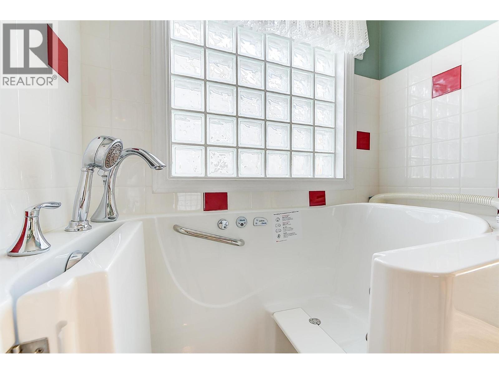 Picture for 4003 Logie  Court https://www.cirrealty.ca/reb/bc/2/10366922_53.jpg