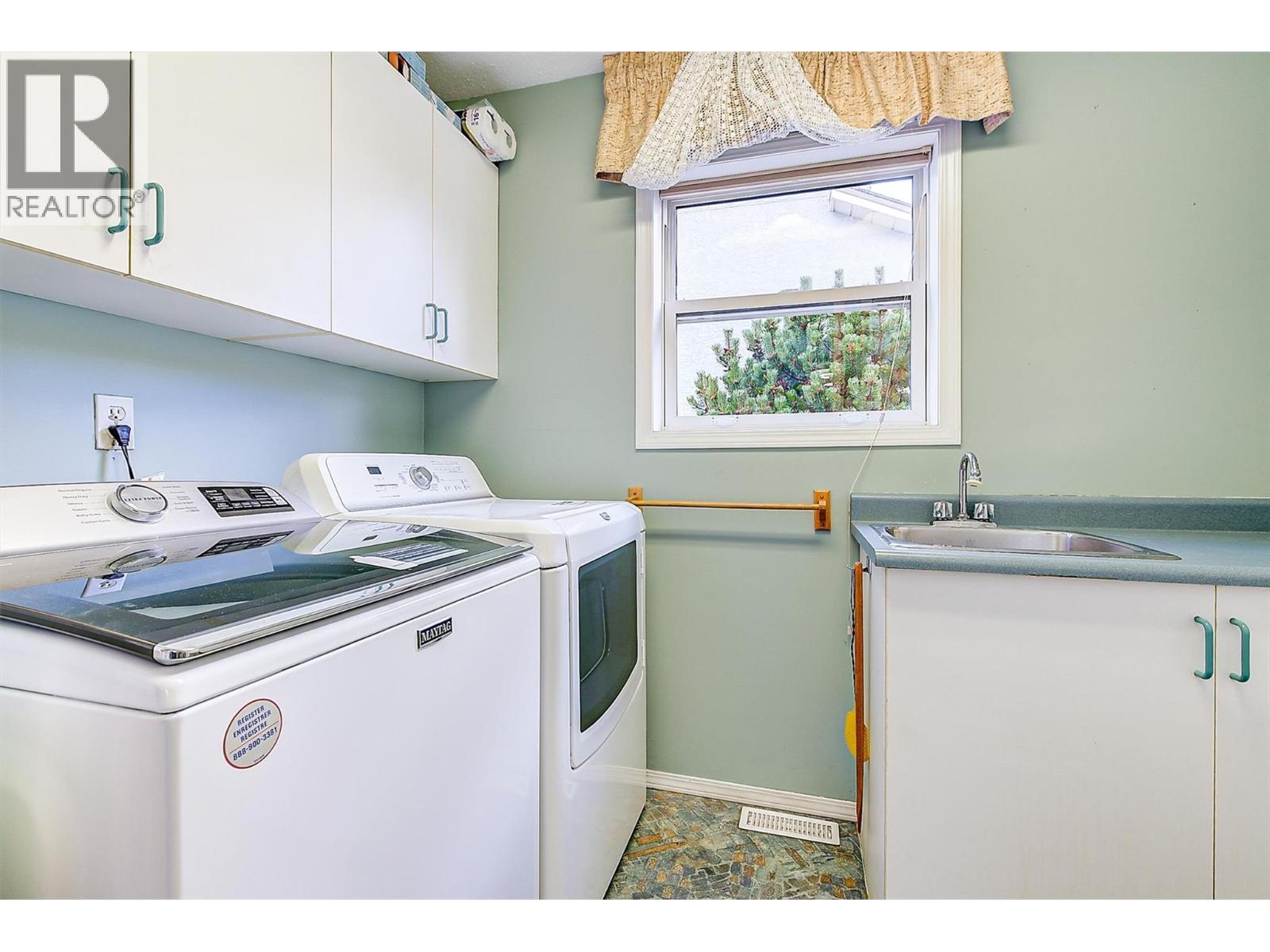 Picture for 4003 Logie  Court https://www.cirrealty.ca/reb/bc/2/10366922_59.jpg