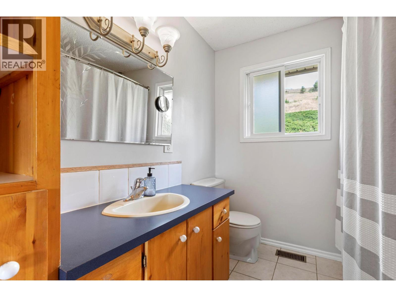 Picture for 1285 Begley  Road https://www.cirrealty.ca/reb/bc/2/10367112_18.jpg