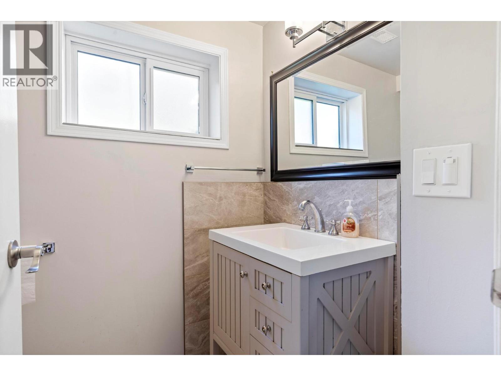 Picture for 1285 Begley  Road https://www.cirrealty.ca/reb/bc/2/10367112_21.jpg