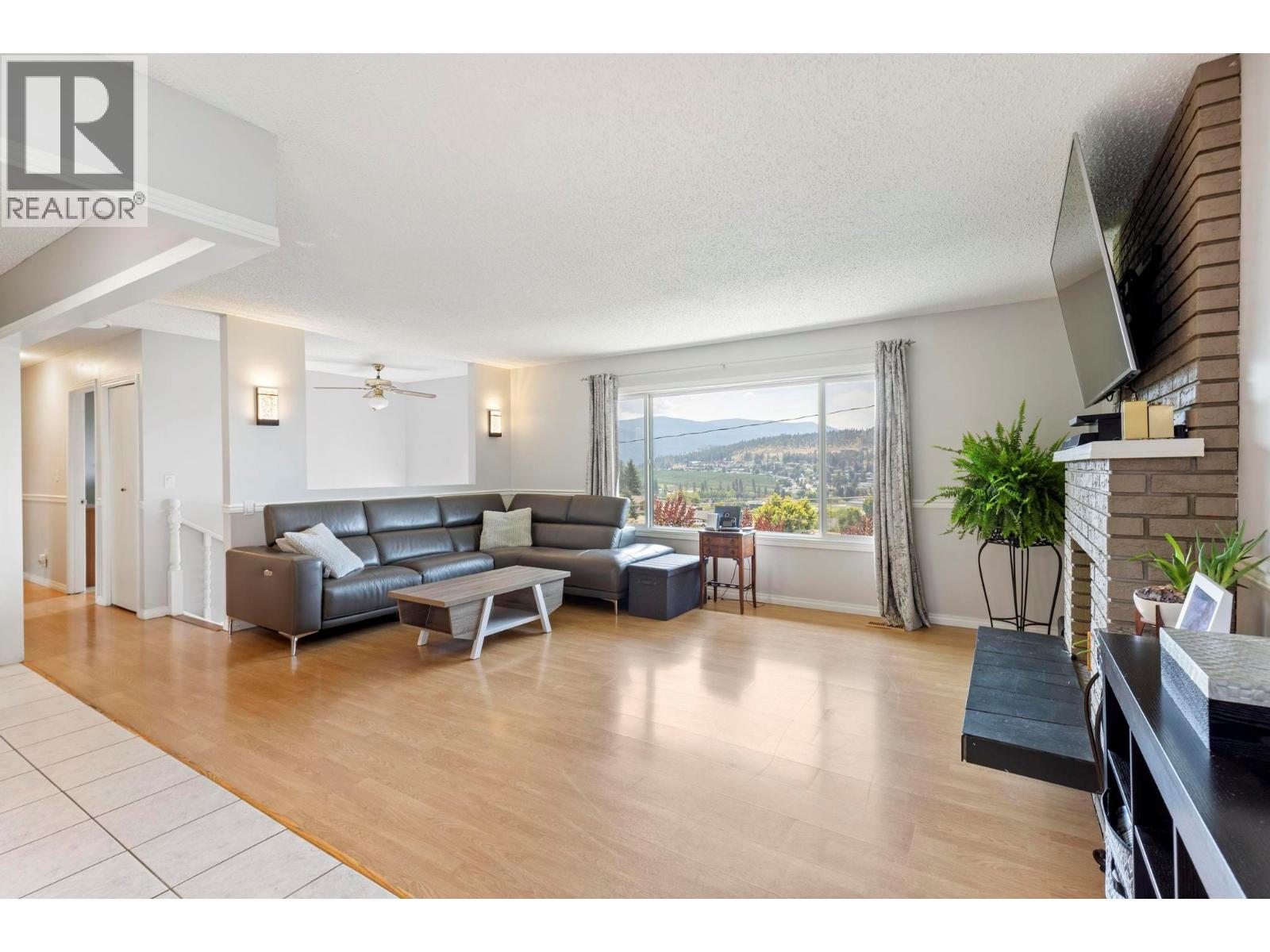 Picture for 1285 Begley  Road https://www.cirrealty.ca/reb/bc/2/10367112_4.jpg