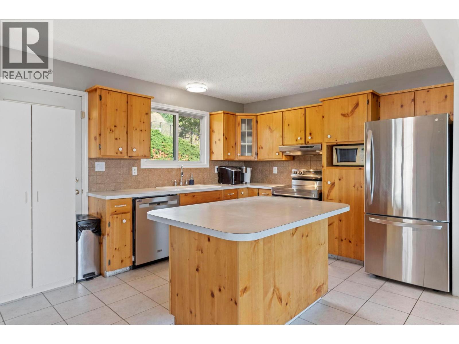 Picture for 1285 Begley  Road https://www.cirrealty.ca/reb/bc/2/10367112_6.jpg