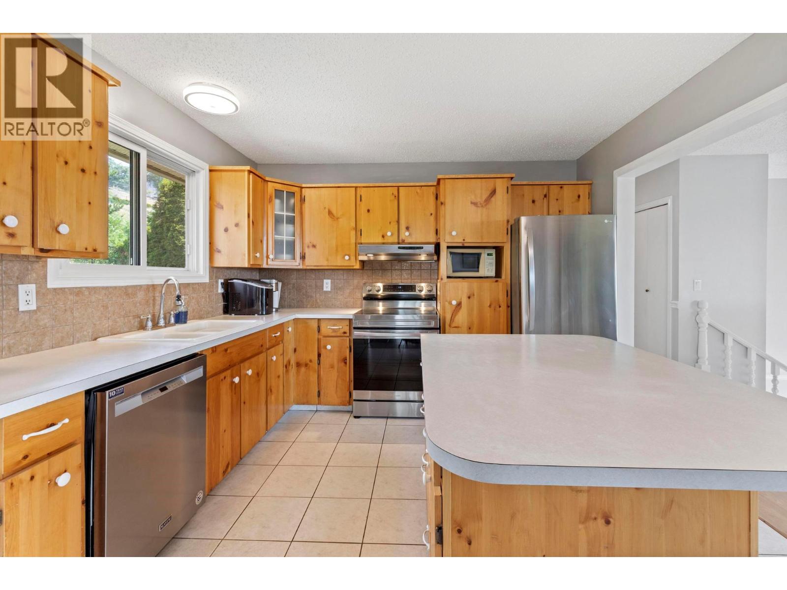 Picture for 1285 Begley  Road https://www.cirrealty.ca/reb/bc/2/10367112_7.jpg