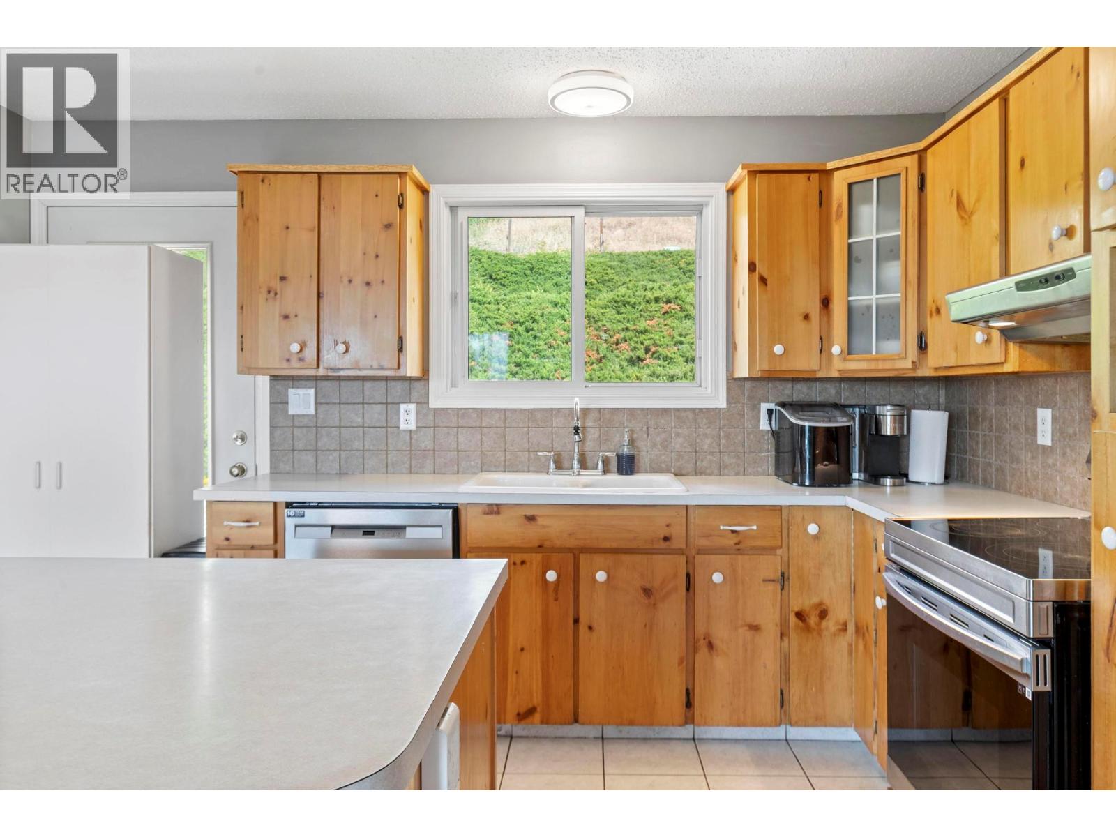 Picture for 1285 Begley  Road https://www.cirrealty.ca/reb/bc/2/10367112_8.jpg