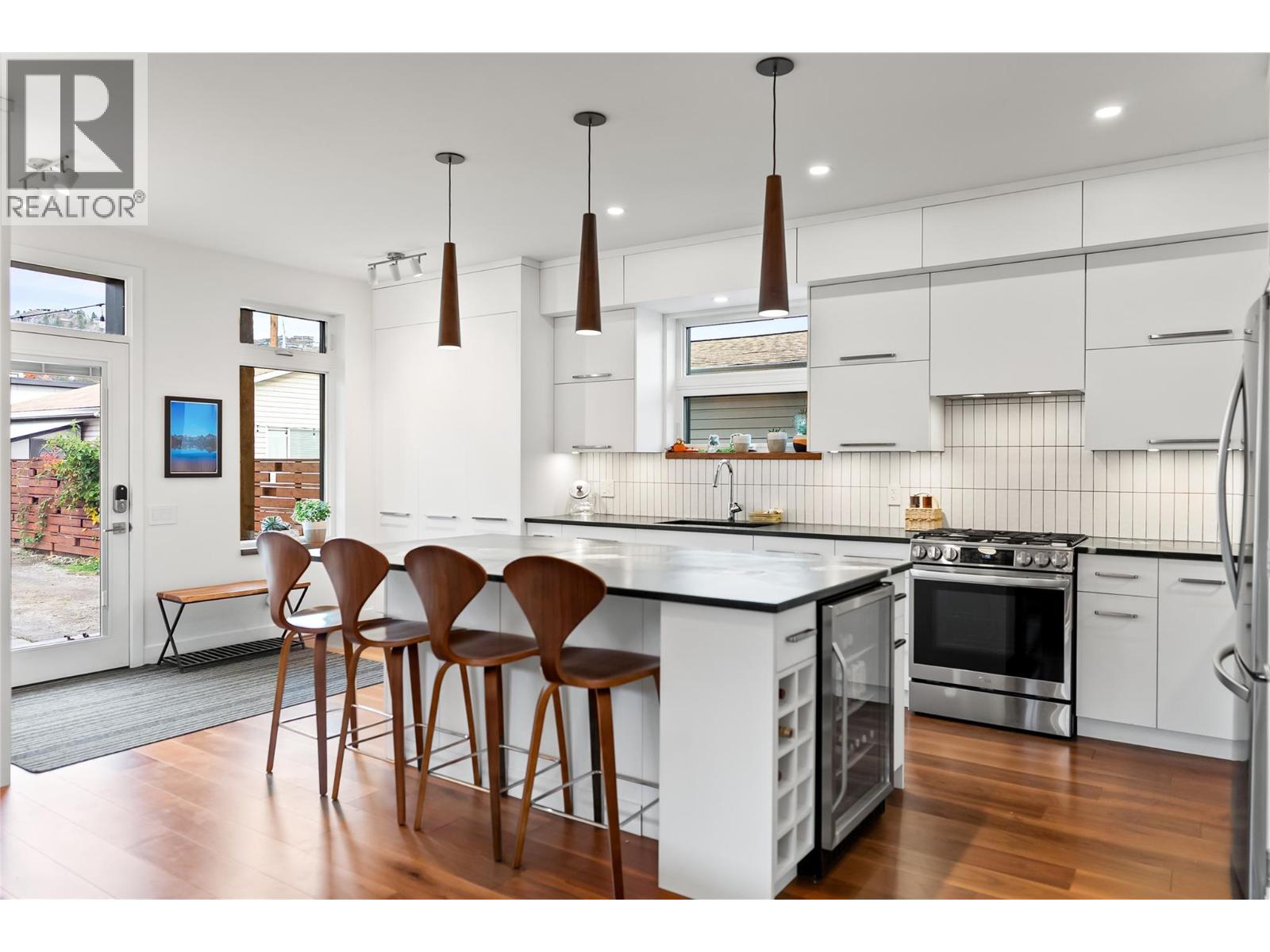 Picture for 930 Cawston  Avenue