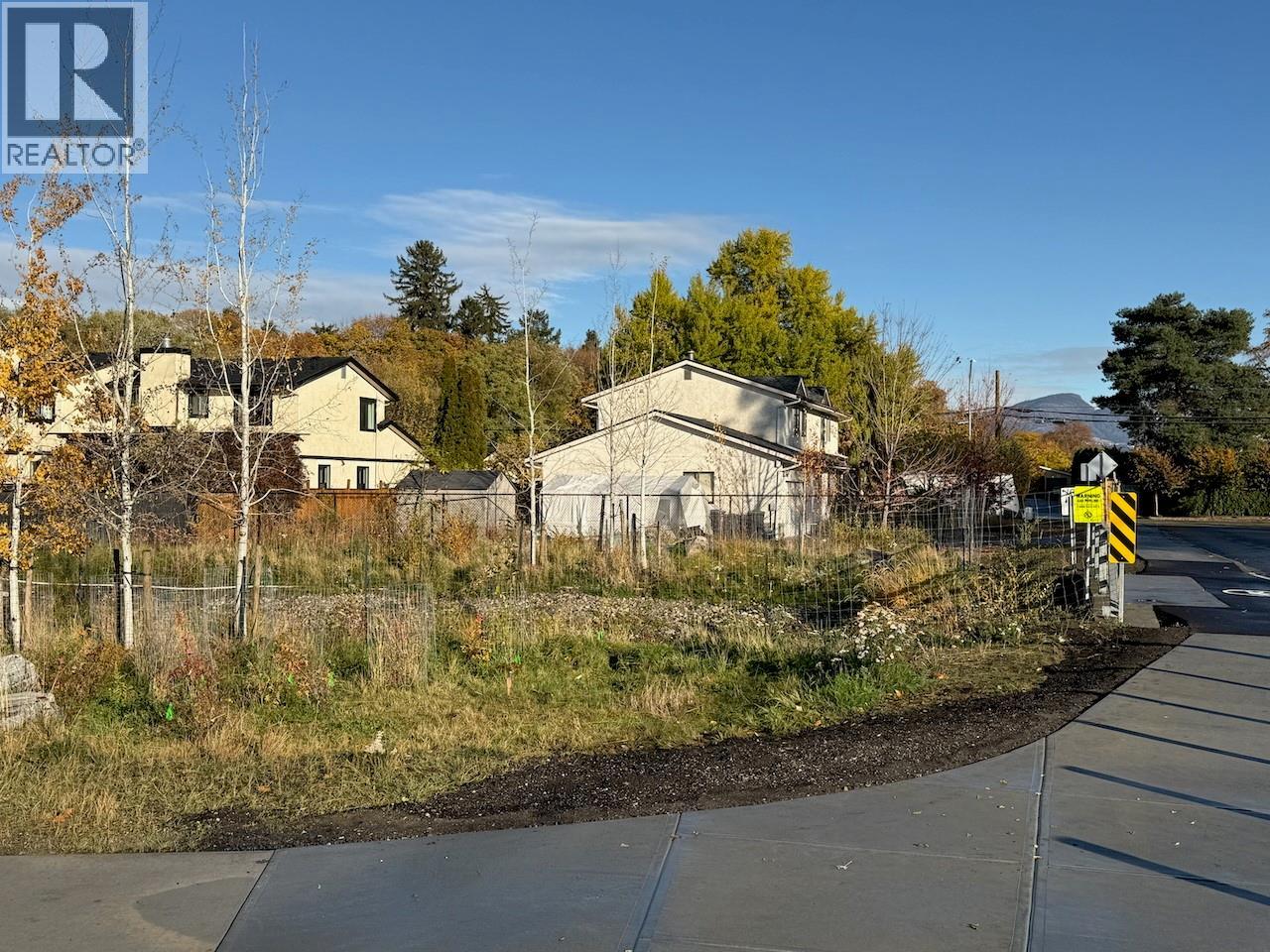 Picture for 882 Burne  Avenue