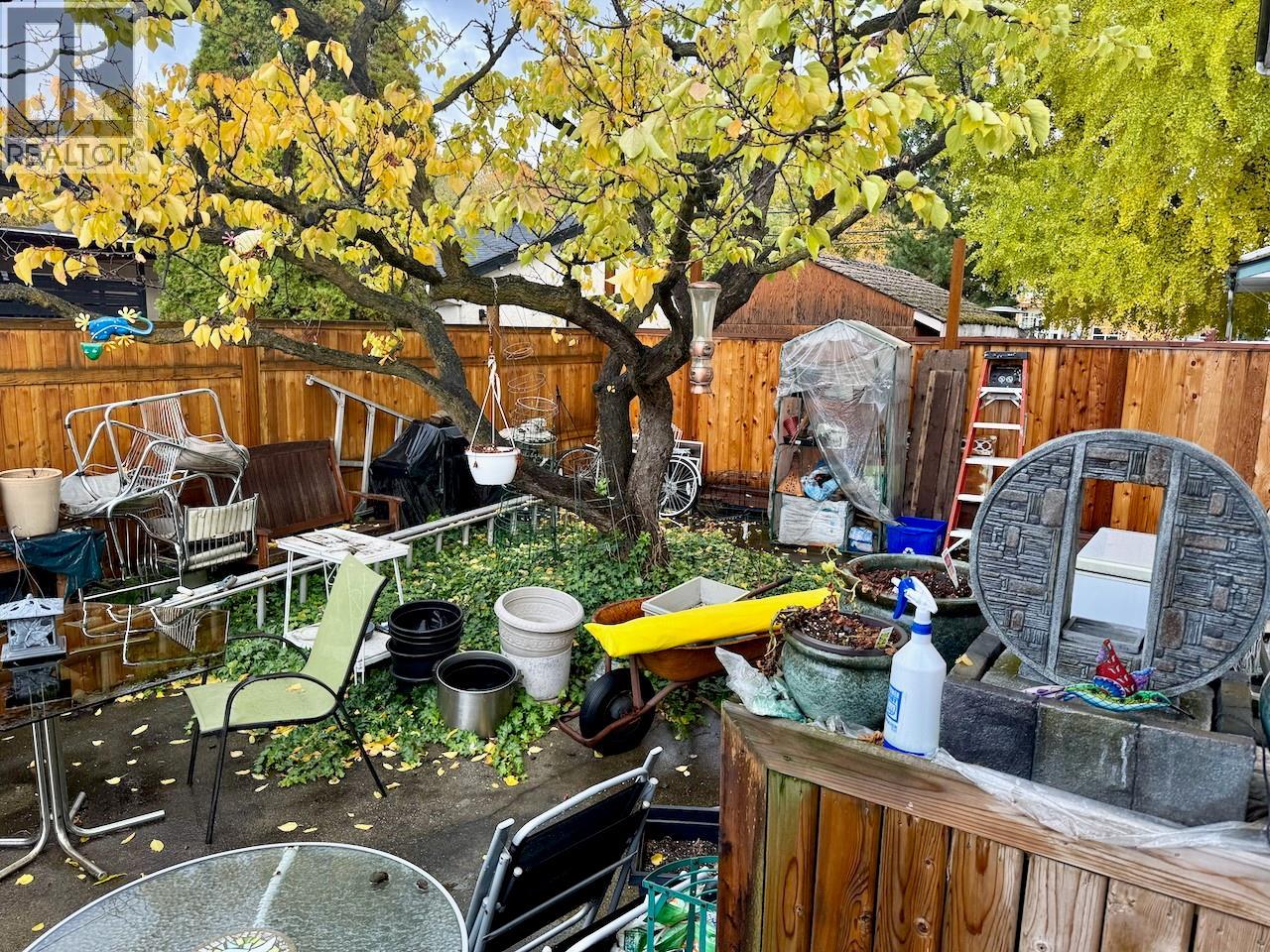 Picture for 882 Burne  Avenue