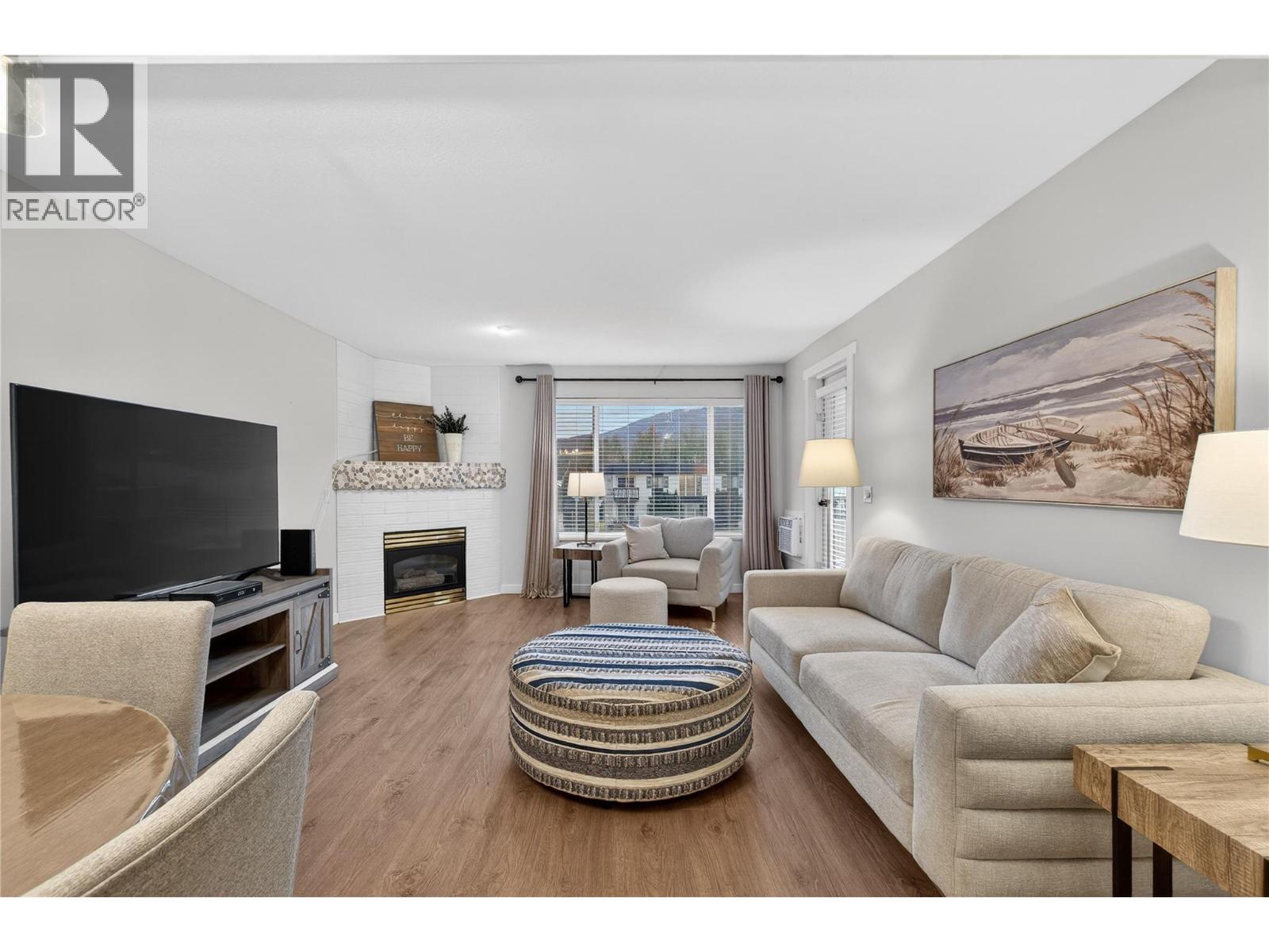 Picture for Unit #206, 1002 Riverside  Avenue