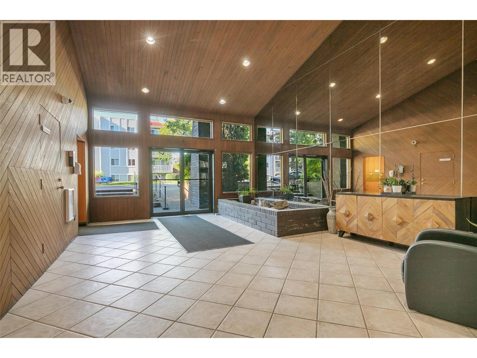 Picture for Unit #206, 983 Bernard  Avenue