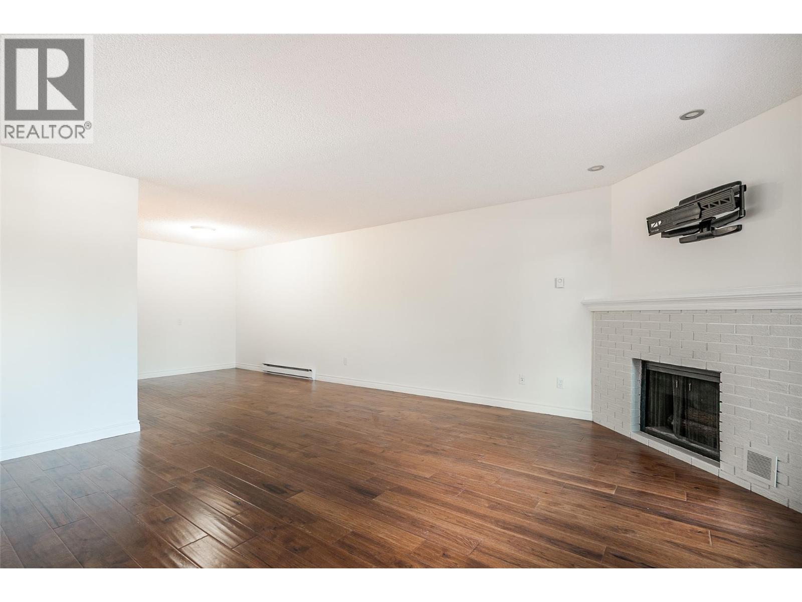 Picture for Unit #206, 983 Bernard  Avenue