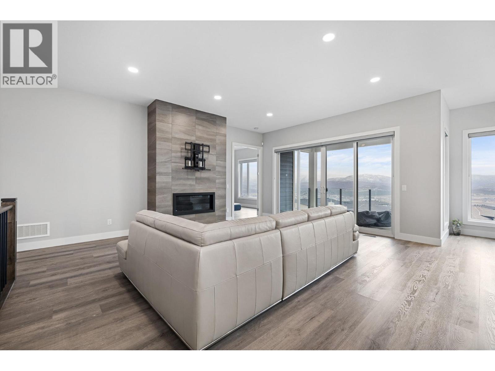 Picture for 1940 Foxtail  Terrace