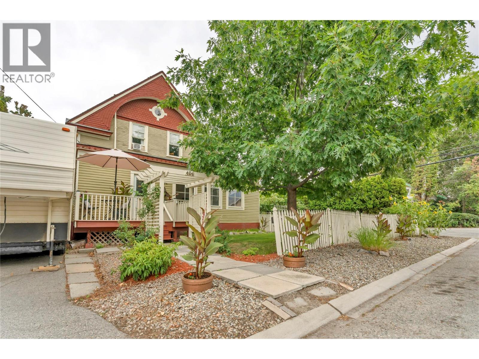 Picture for 494 Young  Street