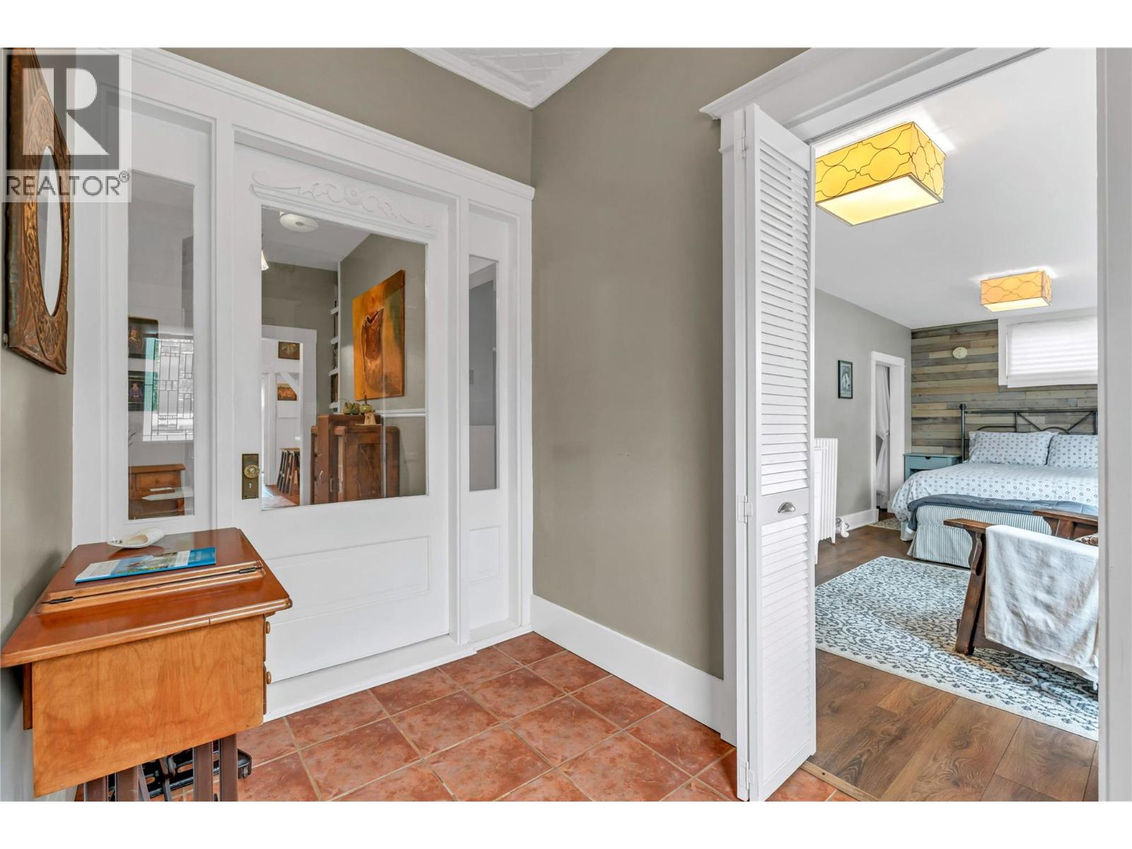 Picture for 494 Young  Street