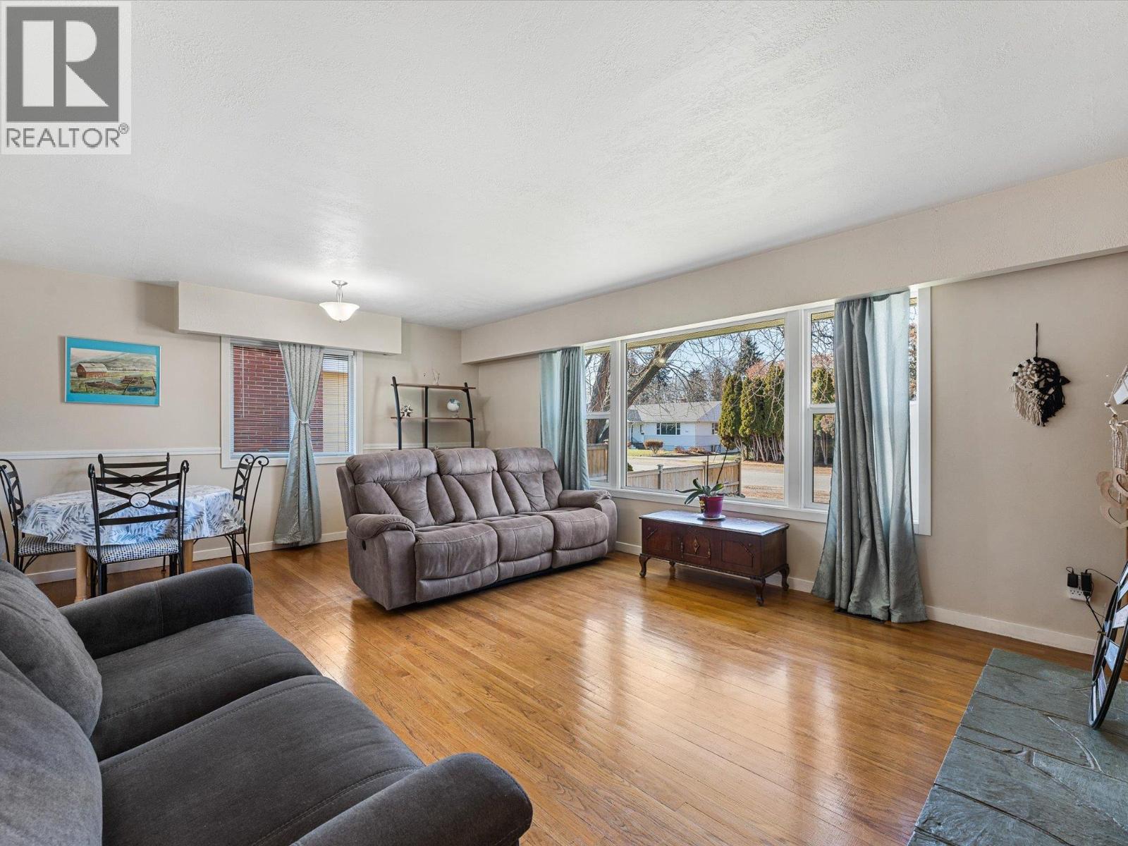 Picture for 1945 Bowes  Street