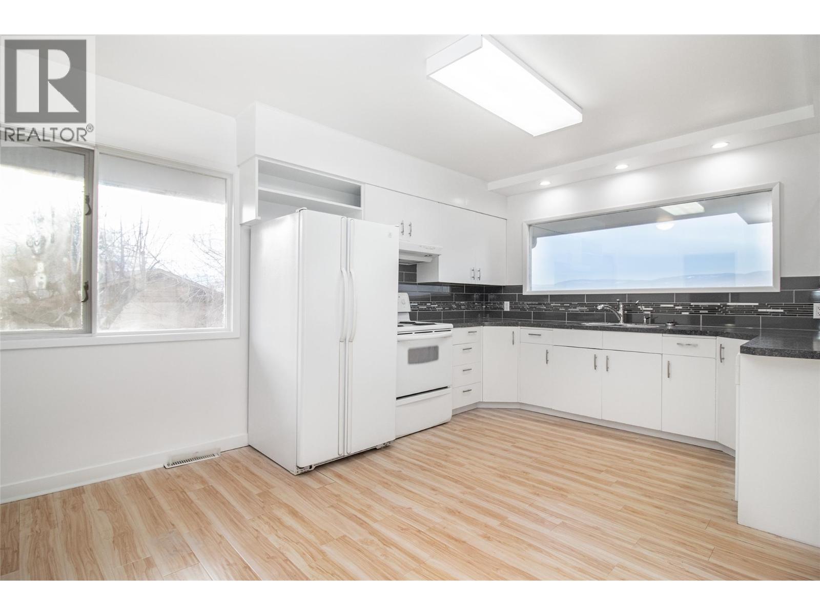 Picture for 4829 Lakeshore  Road