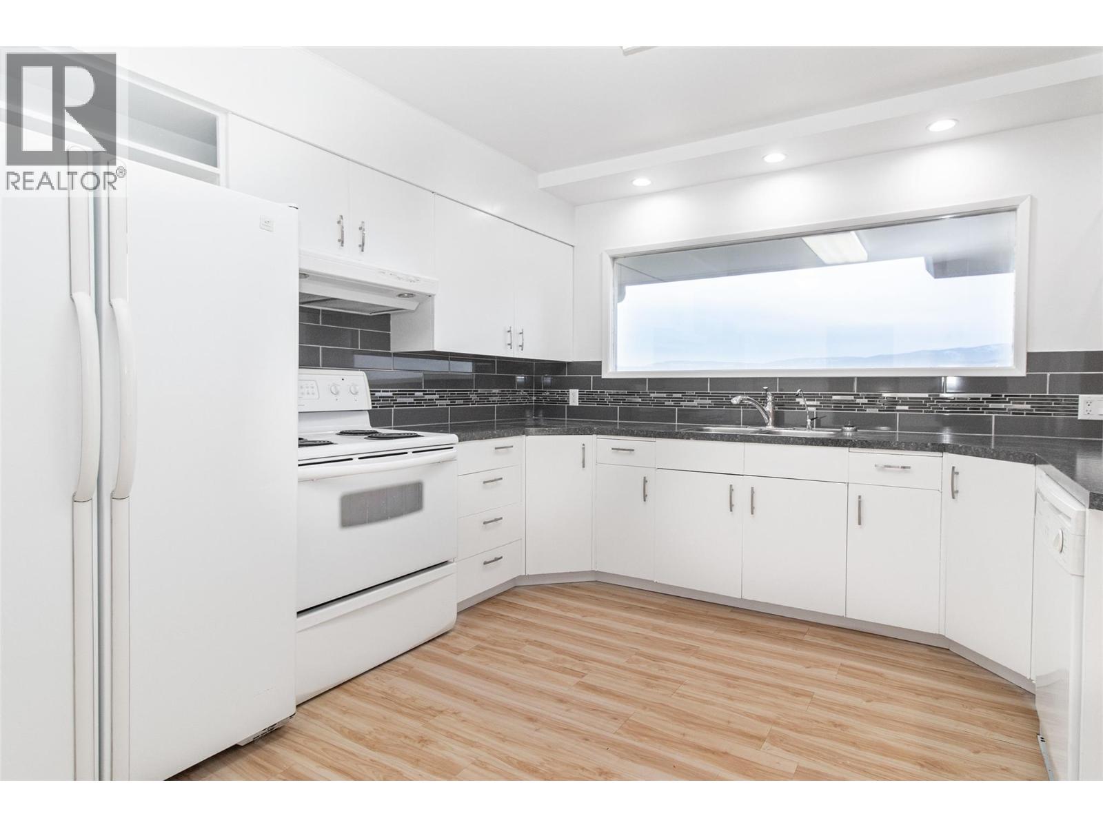 Picture for 4829 Lakeshore  Road