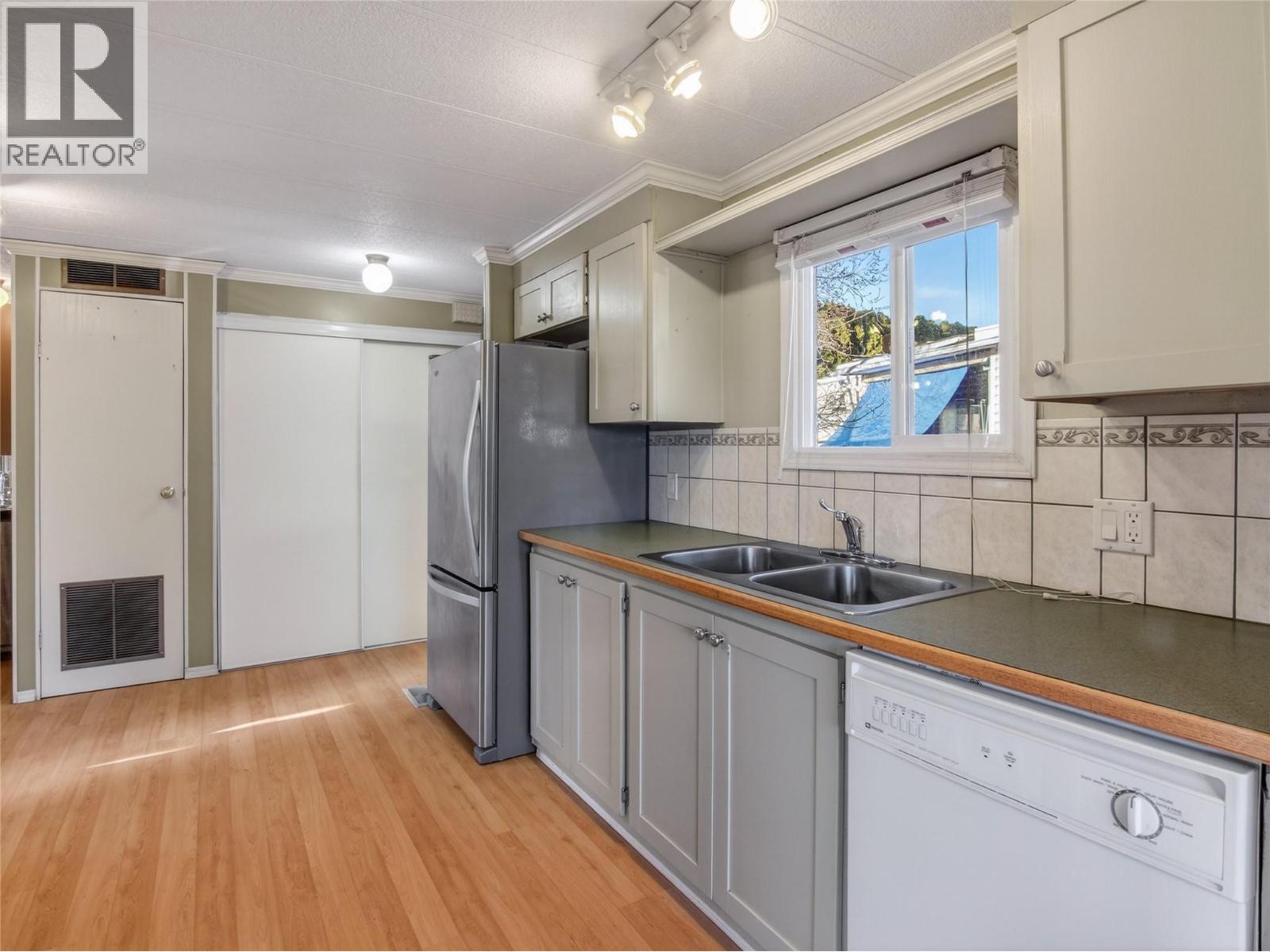 Picture for Unit #11, 98 OKANAGAN  AvenueE