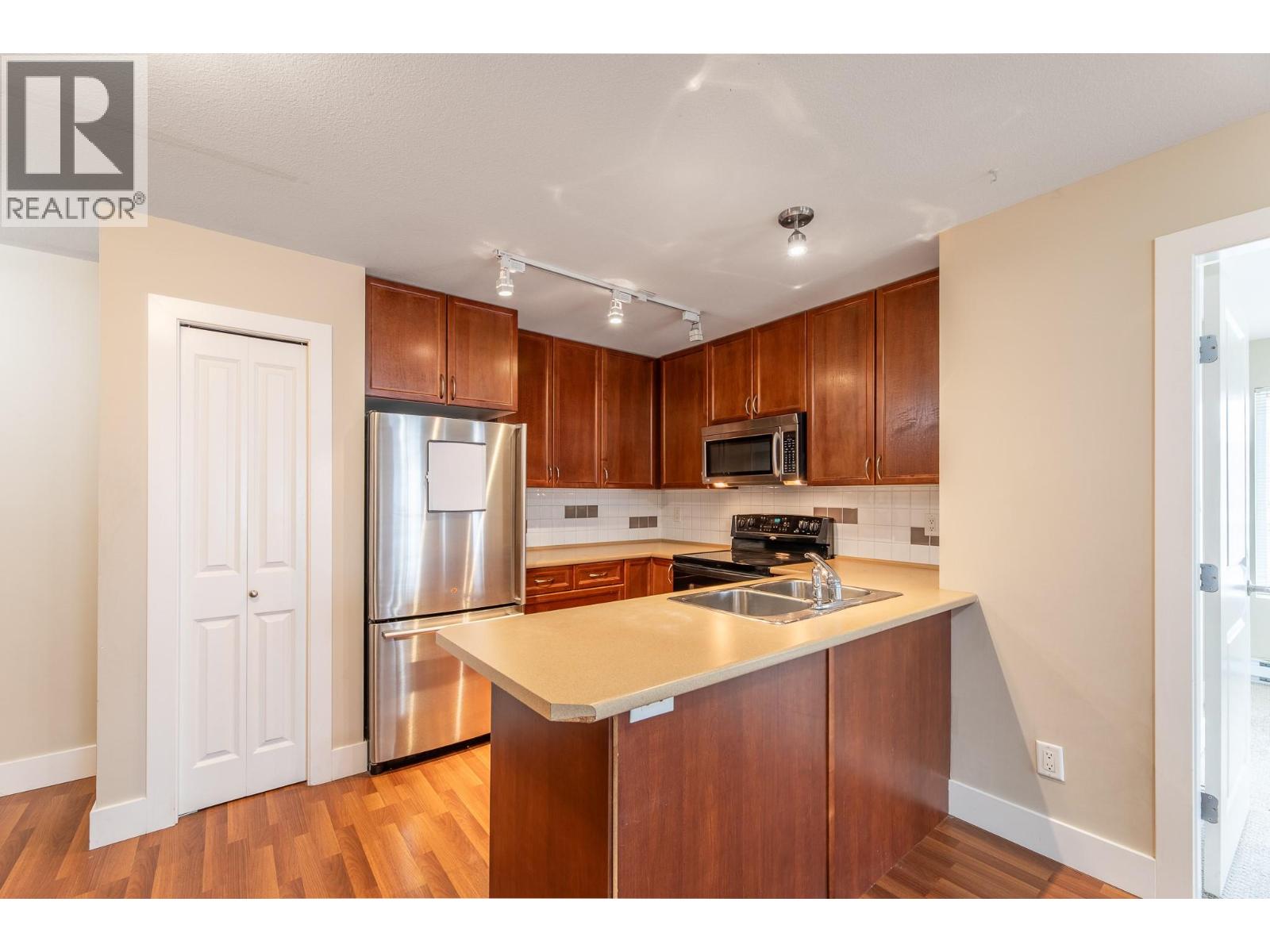 Picture for Unit #203, 256 Hastings  Avenue