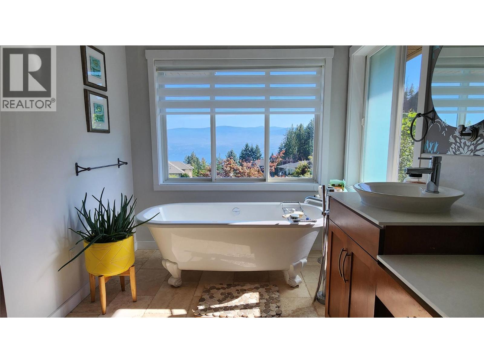 Picture for 3065 Lakeview Cove  Road https://www.cirrealty.ca/reb/bc/3/10362973_17.jpg