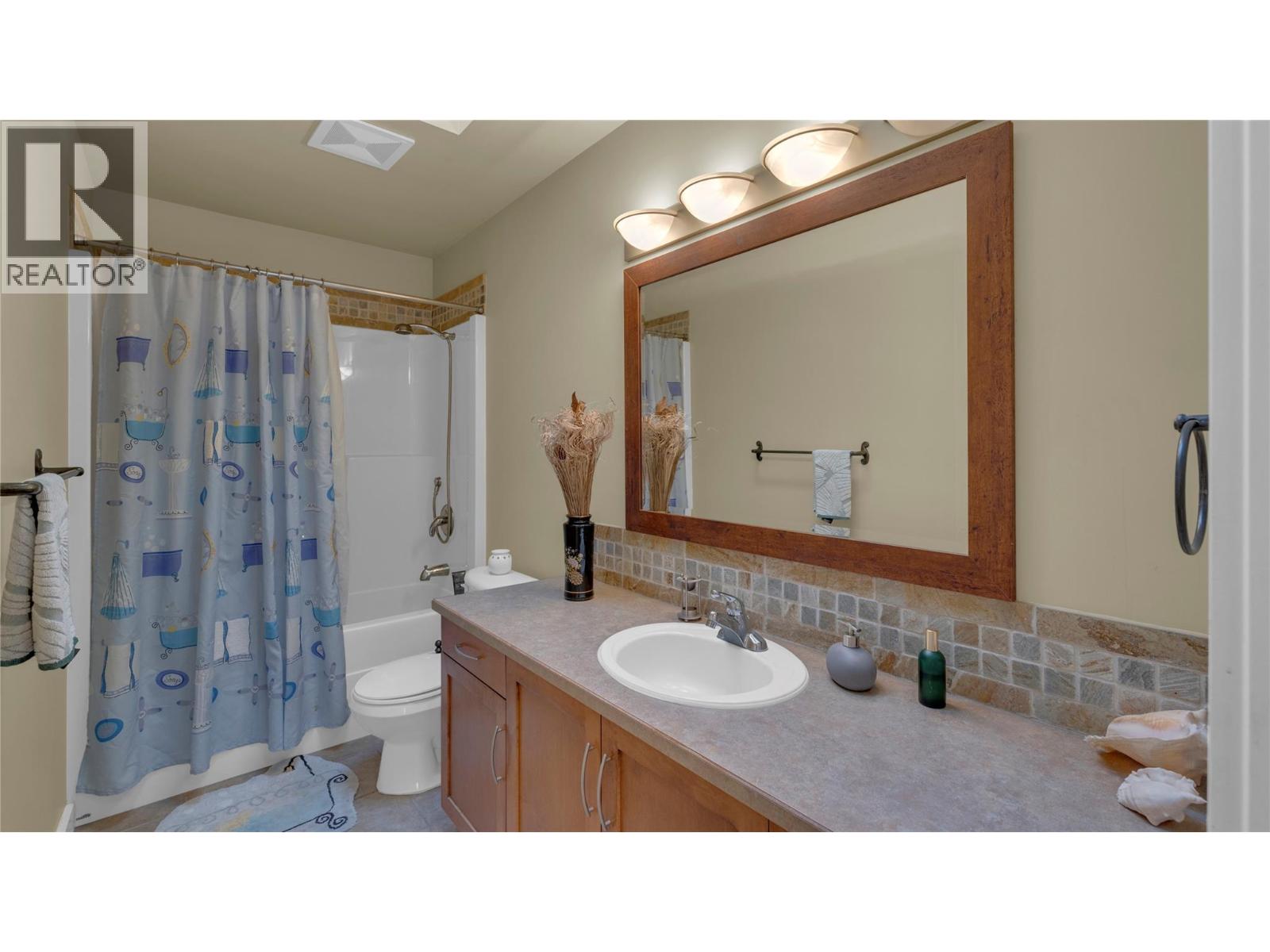 Picture for 3065 Lakeview Cove  Road https://www.cirrealty.ca/reb/bc/3/10362973_25.jpg