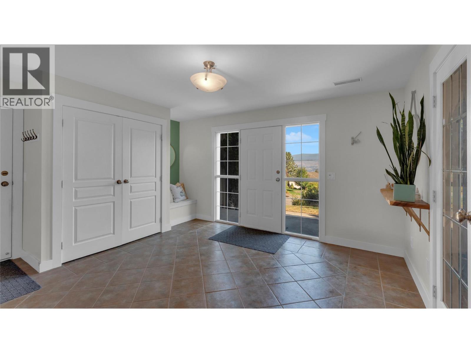 Picture for 3065 Lakeview Cove  Road https://www.cirrealty.ca/reb/bc/3/10362973_40.jpg