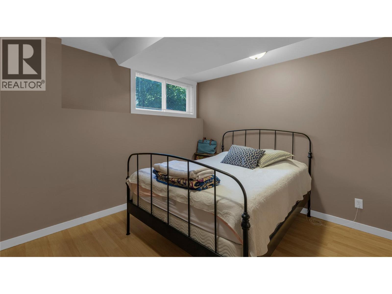 Picture for 3065 Lakeview Cove  Road https://www.cirrealty.ca/reb/bc/3/10362973_51.jpg