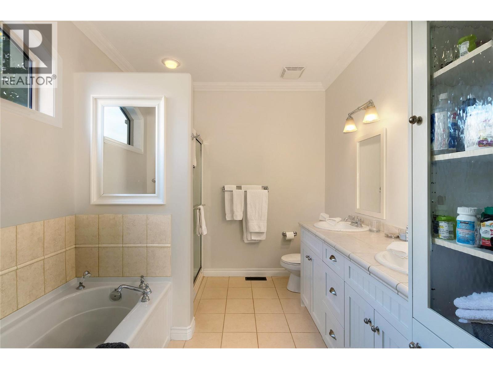 Picture for 1755 Marona  Court https://www.cirrealty.ca/reb/bc/3/10363393_14.jpg