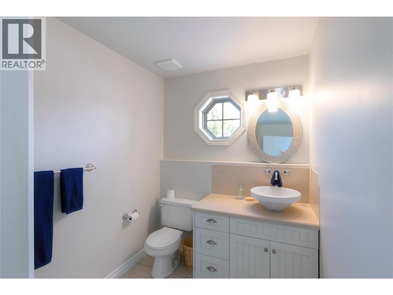 Picture for 1755 Marona  Court https://www.cirrealty.ca/reb/bc/3/10363393_18.jpg