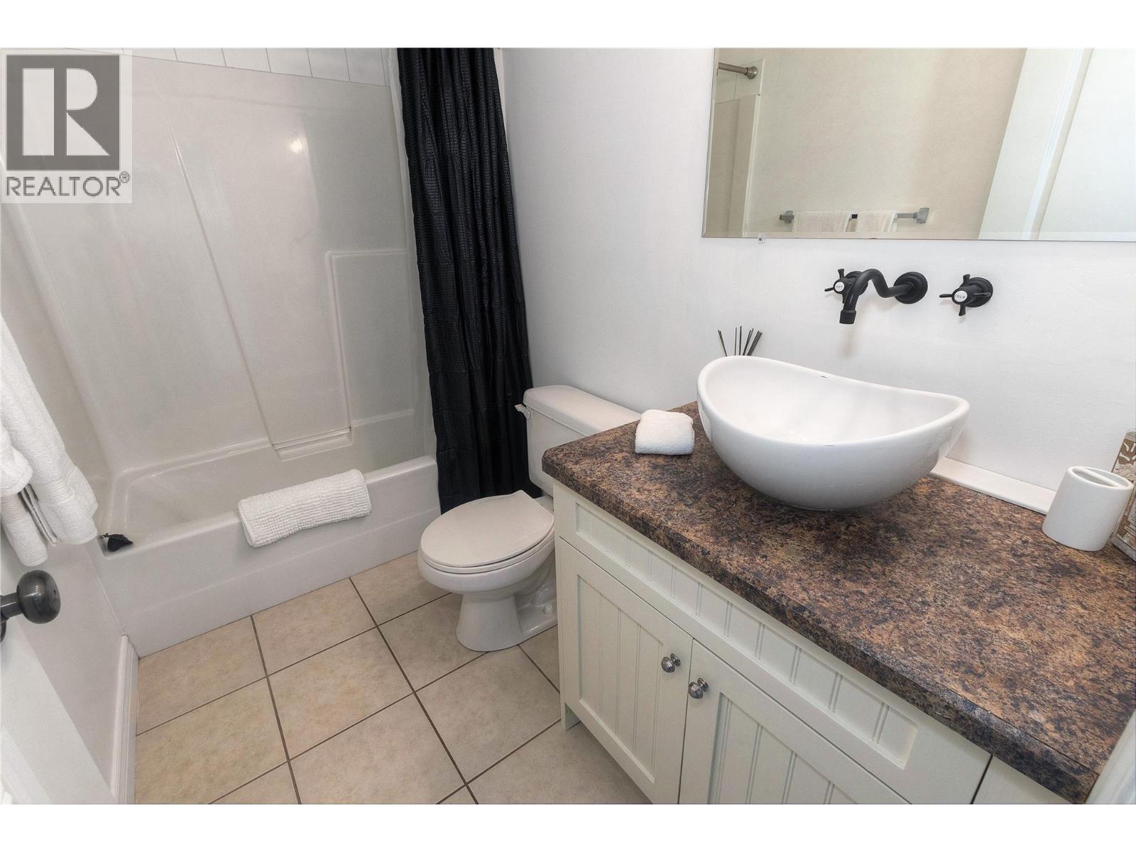 Picture for 1755 Marona  Court https://www.cirrealty.ca/reb/bc/3/10363393_23.jpg