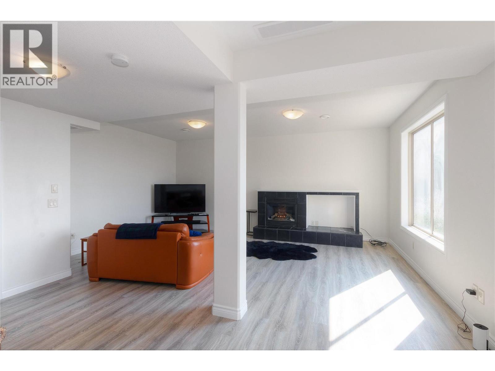 Picture for 1755 Marona  Court https://www.cirrealty.ca/reb/bc/3/10363393_26.jpg