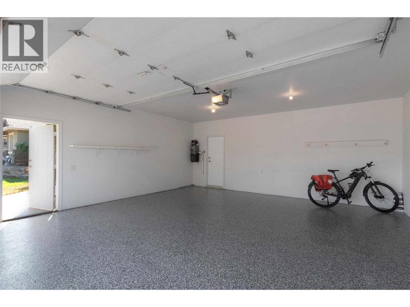 Picture for 1755 Marona  Court https://www.cirrealty.ca/reb/bc/3/10363393_28.jpg