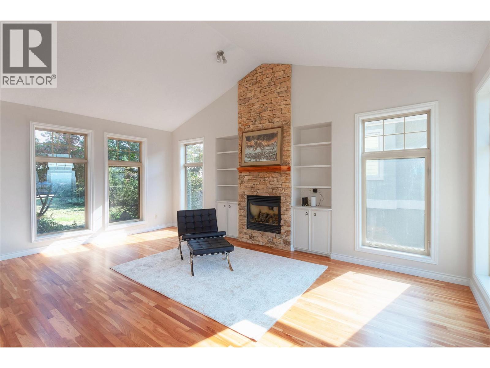 Picture for 1755 Marona  Court https://www.cirrealty.ca/reb/bc/3/10363393_8.jpg