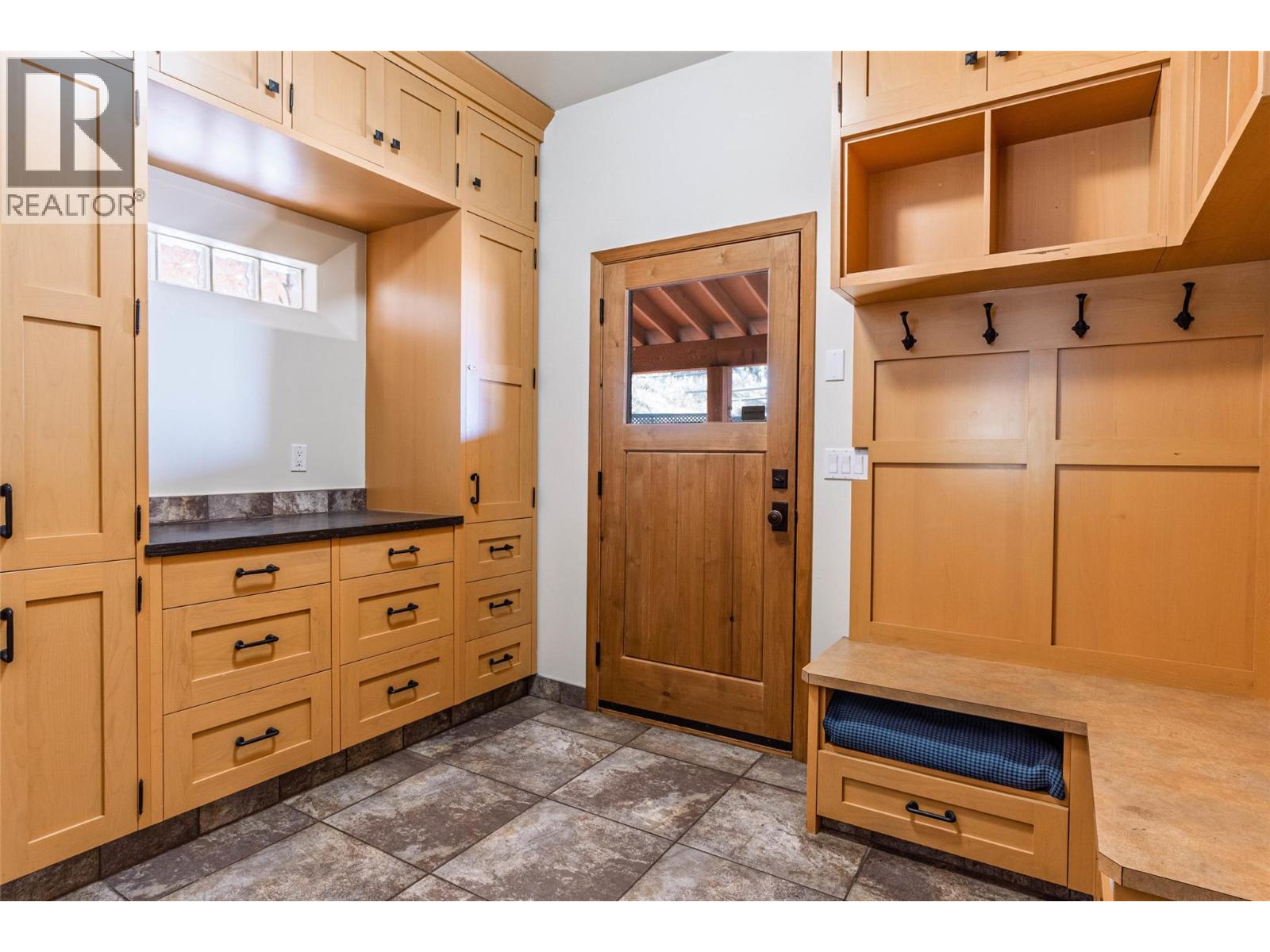 Picture for 110 Chapman  Road https://www.cirrealty.ca/reb/bc/3/10363413_11.jpg