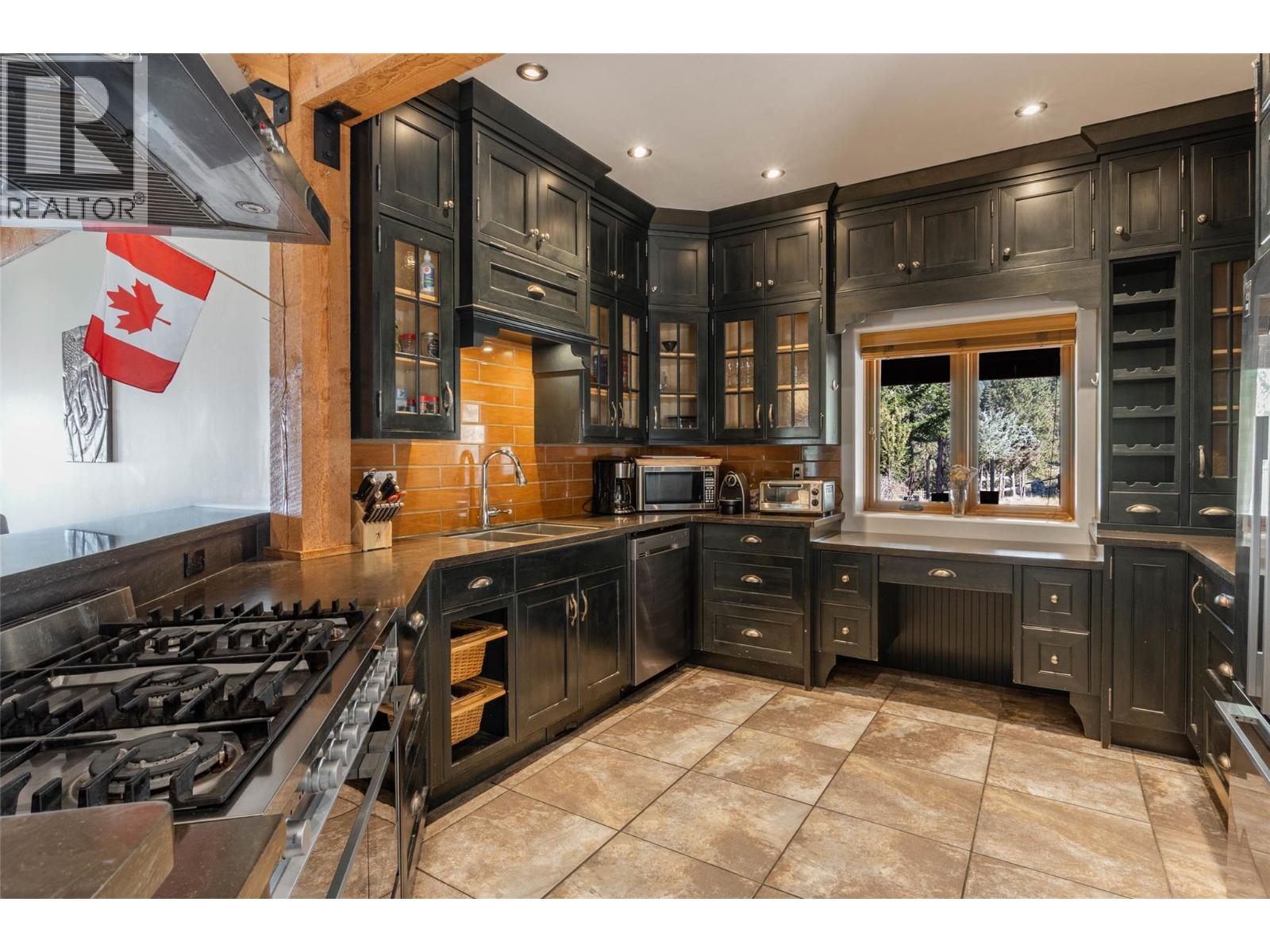 Picture for 110 Chapman  Road https://www.cirrealty.ca/reb/bc/3/10363413_12.jpg