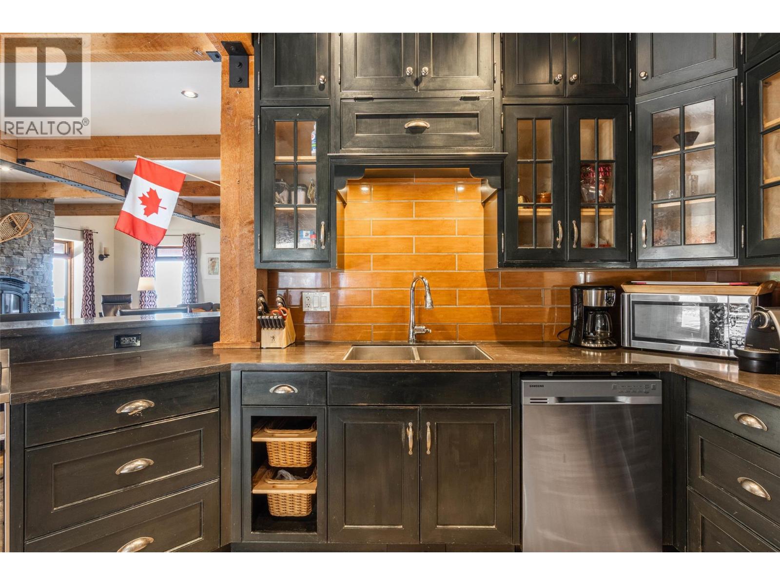 Picture for 110 Chapman  Road https://www.cirrealty.ca/reb/bc/3/10363413_13.jpg