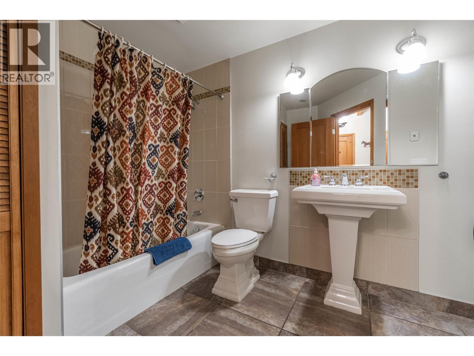 Picture for 110 Chapman  Road https://www.cirrealty.ca/reb/bc/3/10363413_14.jpg