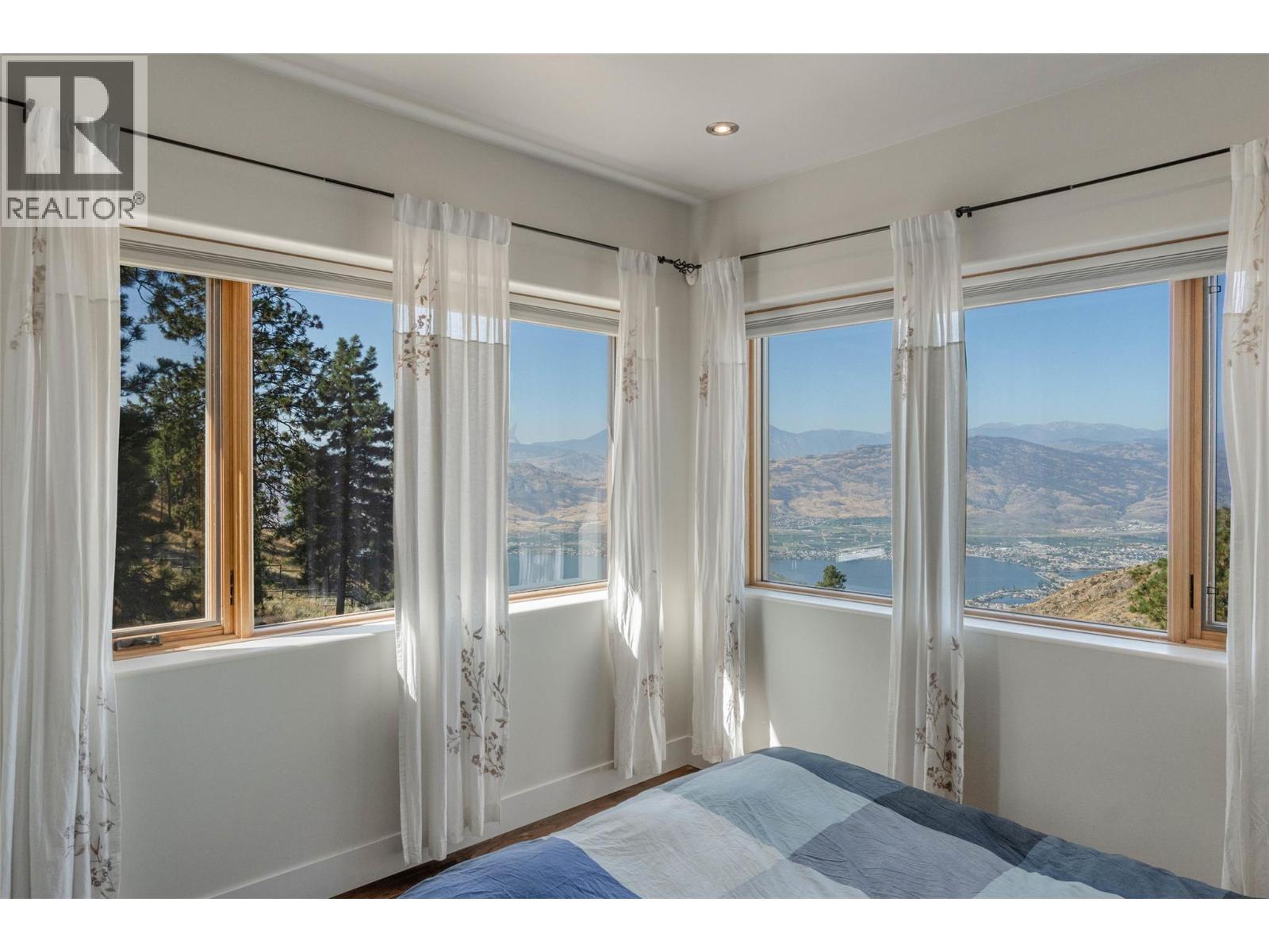 Picture for 110 Chapman  Road https://www.cirrealty.ca/reb/bc/3/10363413_21.jpg