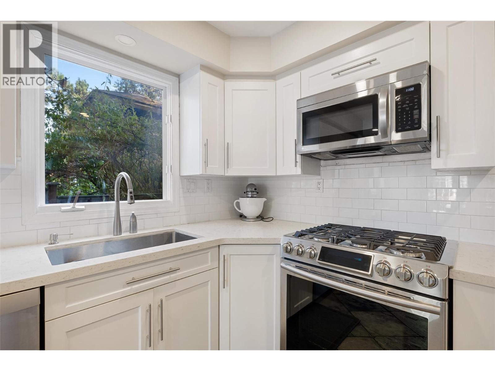 Picture for 1988 Abel  Street https://www.cirrealty.ca/reb/bc/3/10363773_11.jpg