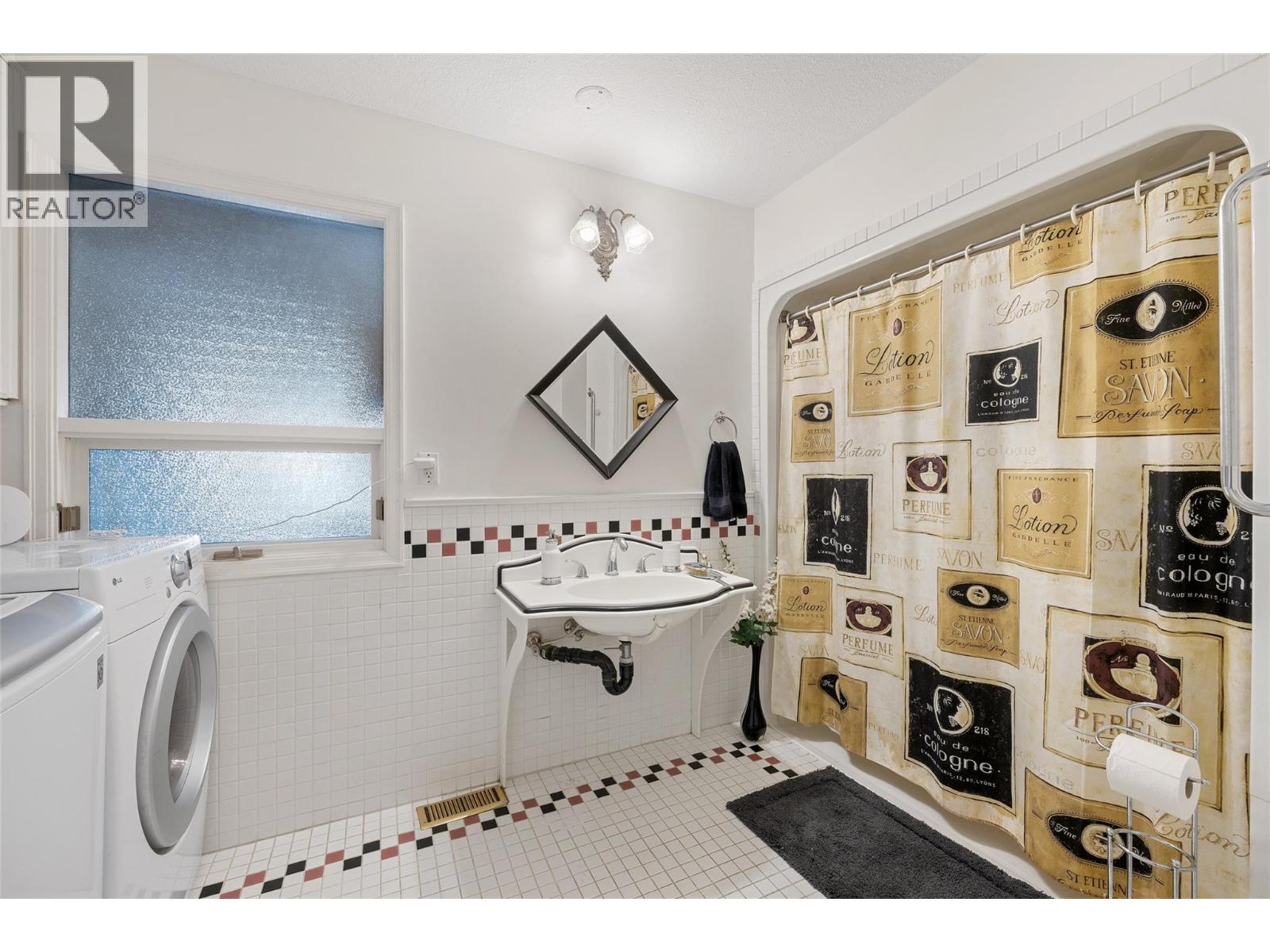 Picture for 1988 Abel  Street https://www.cirrealty.ca/reb/bc/3/10363773_16.jpg
