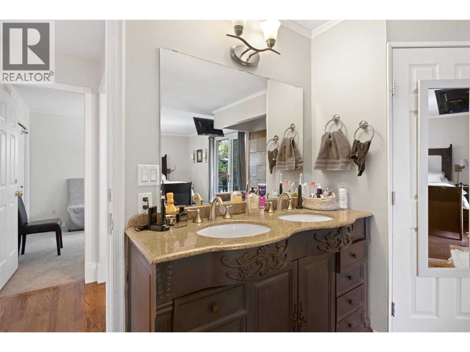 Picture for 1988 Abel  Street https://www.cirrealty.ca/reb/bc/3/10363773_28.jpg