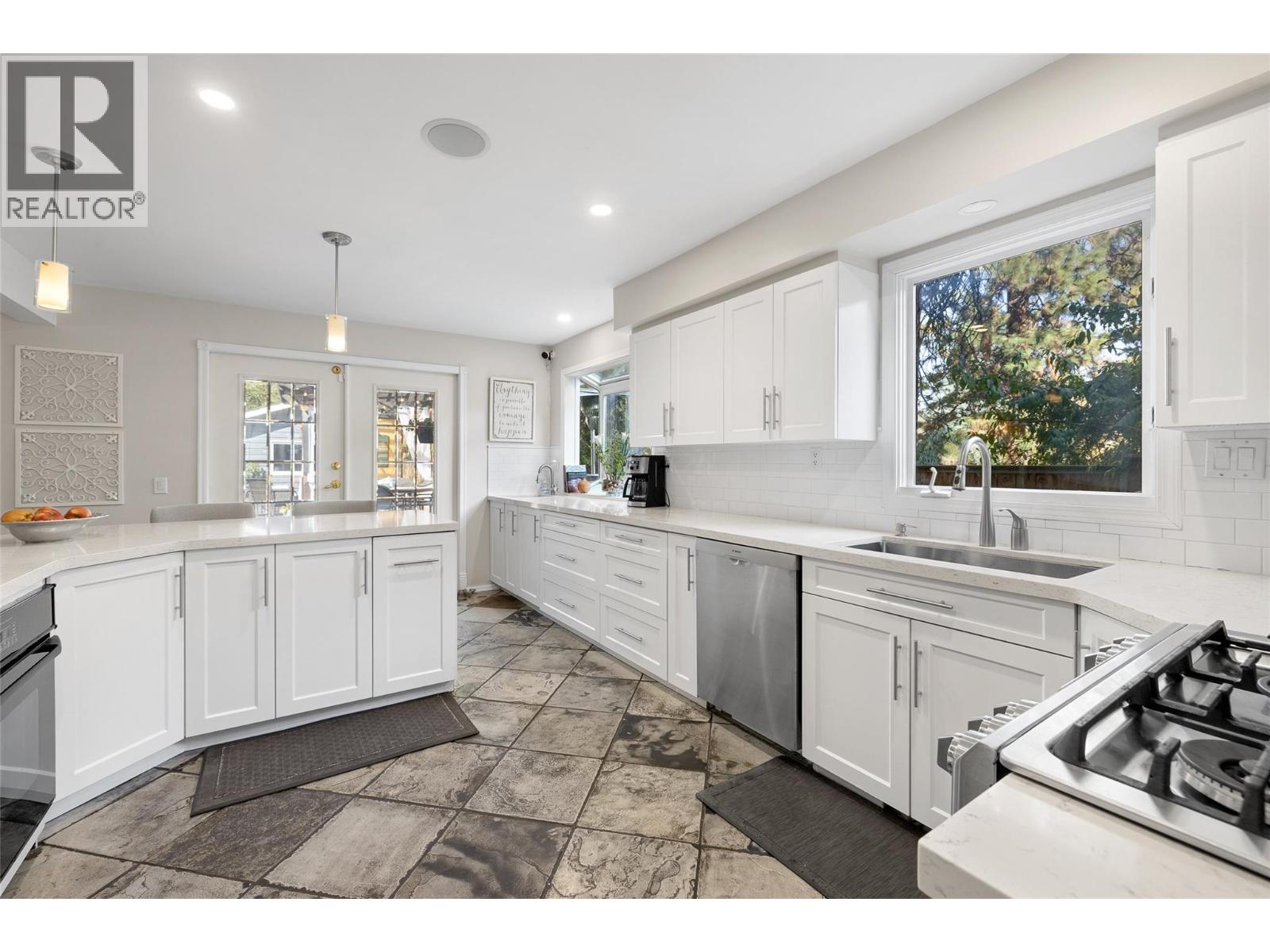 Picture for 1988 Abel  Street https://www.cirrealty.ca/reb/bc/3/10363773_9.jpg
